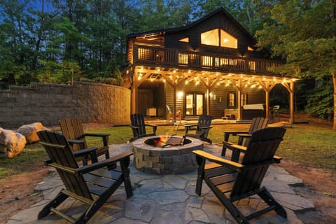 Fire pit evenings at Red Cedar Cabin are made for connection, cool mountain air, cozy blankets, and moments you will always remember.
