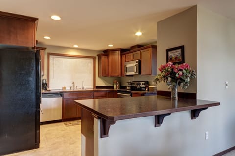 Large Island with extra seating for guests.