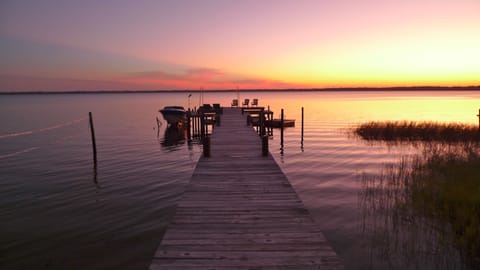  Year around exquisite sunsets in this 100' wide lake frontage