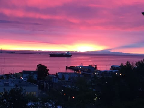 Sunrise over the Cascades