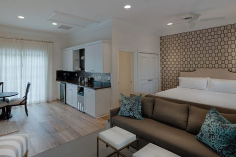 Guest cottage with kitchen and private bath