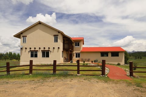 Front view of lodge.