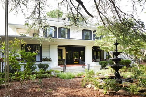Welcome to Eden Brae, featured in Birmingham Magazine as one of the coolest Airbnbs in Birmingham. With beautiful gathering spaces inside and out, the house has 5 separate apartments, each with its own exterior entrance. Great for large groups, families, golf trips, or corporate retreats.