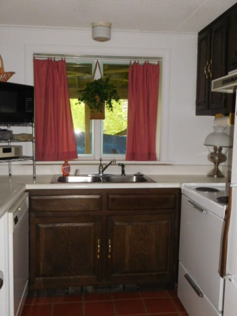 Kitchen
Double Sink