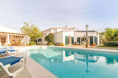 Private pool and sun terrace with loungers — Villa Goreti, holiday villa in Belverde