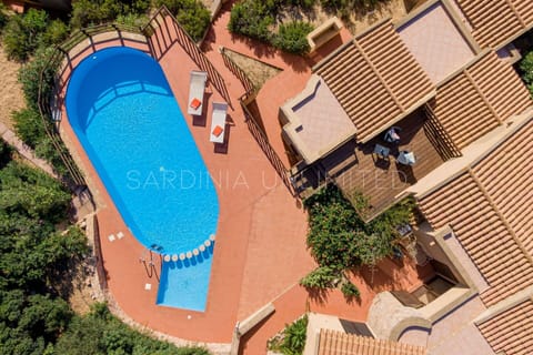 Building Exterior, Pool