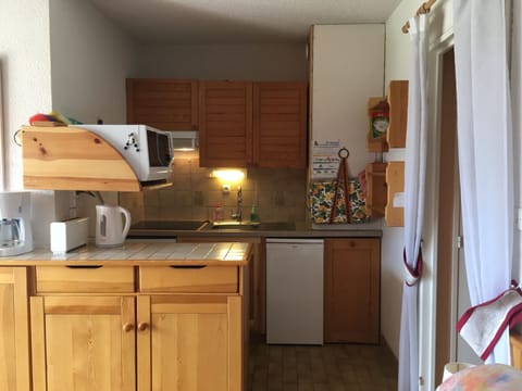 
Kitchen area (dish washer, cooking plate, fridge, microwave and oven
