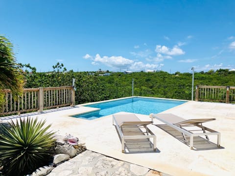 Private pool with 4 chaise lounges. Sunset view over the hills