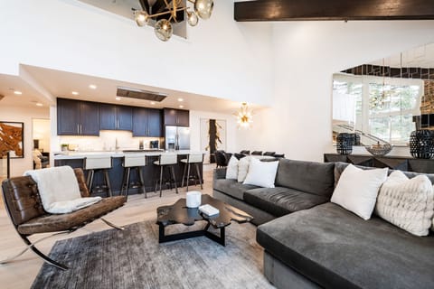 Living room, kitchen, and dining area Vaulted ceilings