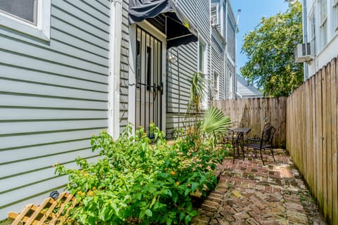 Privated gated entrance with parking for 1 car off street