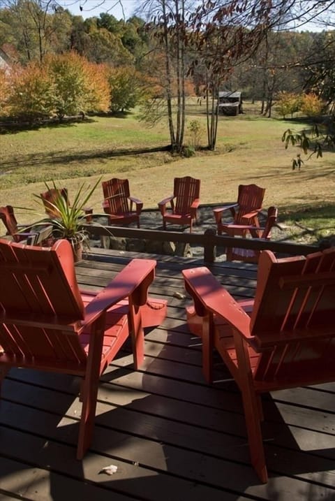 Main view approaching Wicklow Cottage