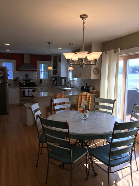 Dining for eight, that’s great!