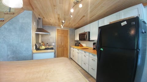 Kitchen, gas stove / with vent hood, convection oven and mircrowave.