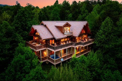 Buck & Bear Lodge - 7 beds/6 baths