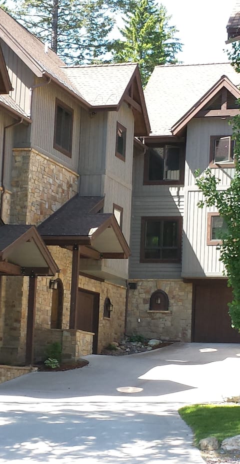 Pinnacle Ridge
