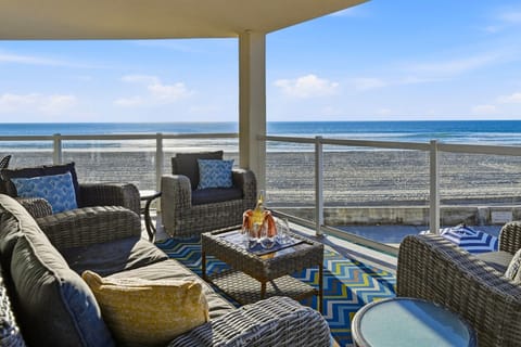 Oceanfront lounge seating