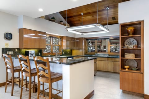 Large Kitchen with ice machine and built in under the counter microwave