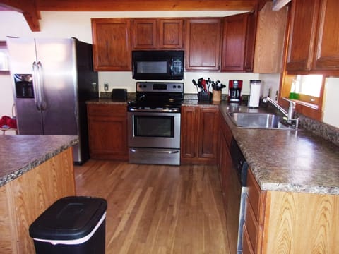 NEW STAINLESS-STEEL APPLIANCES 3 REFRIGERATORS KEURIG SINGLE CUP COFFEE MAKER