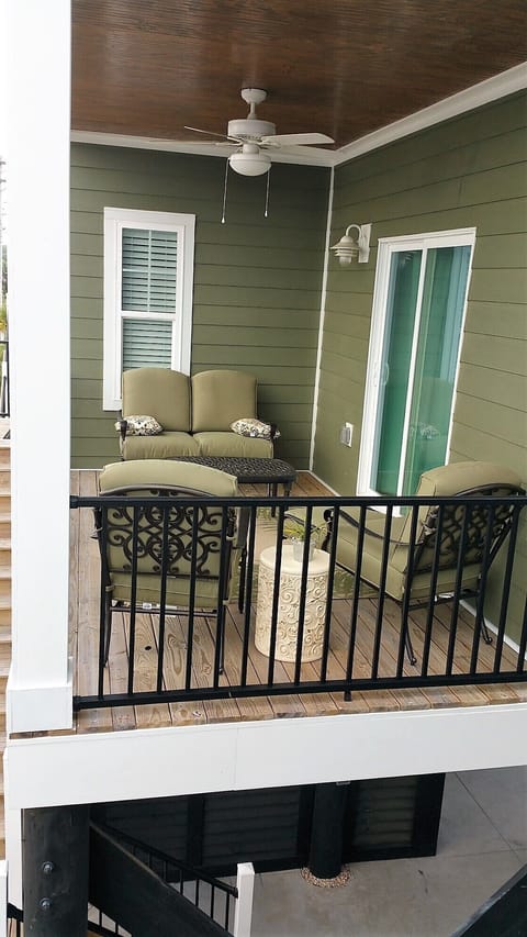 Deck facing Magnolia Ave. Great perch for people-watching.