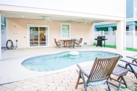 Pool And Covered Lanai