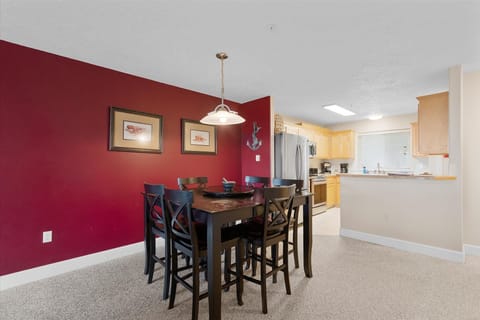 Coastal dining for six with breathtaking views.