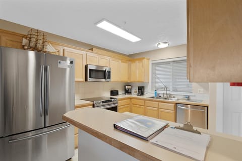 The kitchen is perfect for culinary enthusiasts and those who appreciate contemporary comforts.