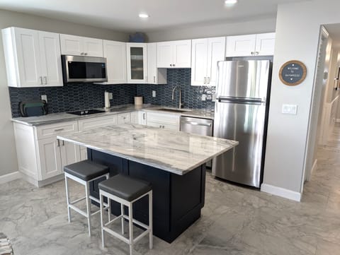 Microwave/convection oven, dishwasher and cooktop with all the needs for cooking