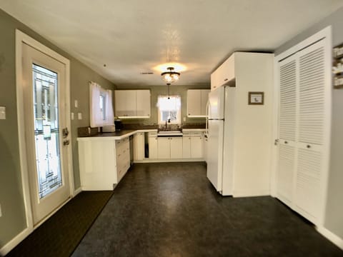 Kitchen with everything you need to cook at home.