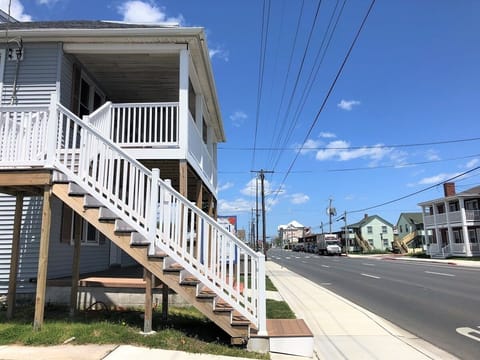 On Philadelphia Ave - sit back enjoy the breeze - check out the cars! 