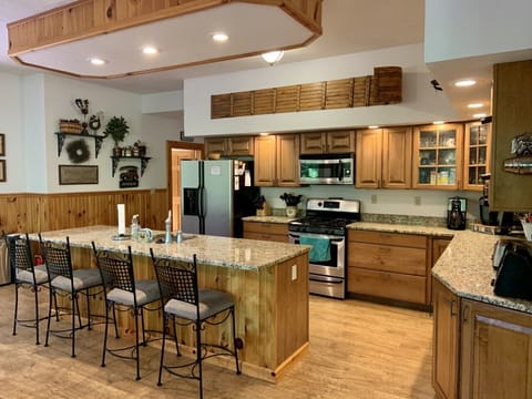 Seating for 4 at the Large Island w/Granite Counters.