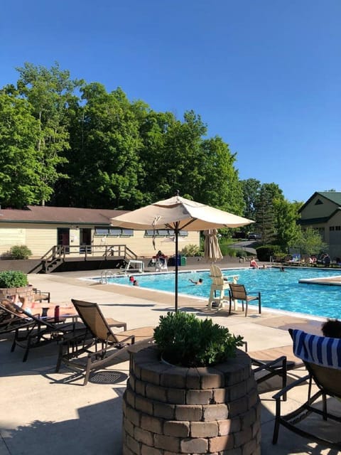 Amenities include an outdoor pool