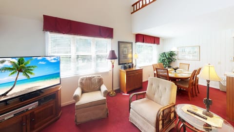 CV11D, Golf Course Charm, Wake Up to the Golf Course Apartment in Sunset Beach