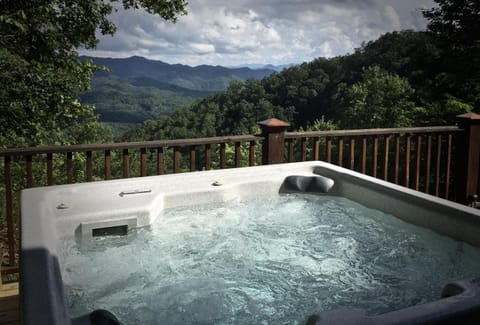 Sparkling Hot Tub is placed under the Stars, and Overlooks the Mountain Views...