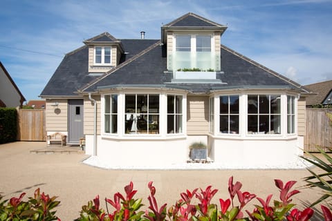 Welcome to Coombe Cottage In West Wittering