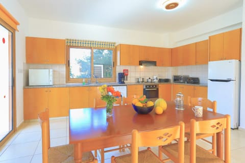 Fully furnished kitchen