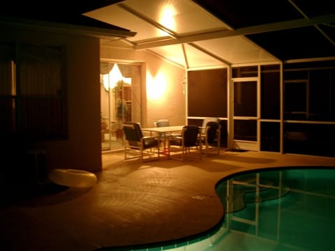 Pool - at night, lit up to a romantic atmosphere