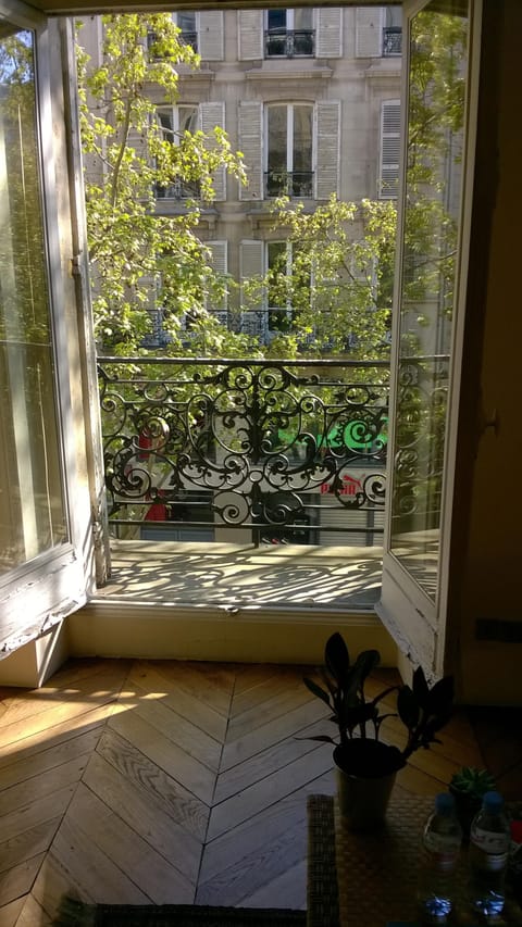 Access to balcony from the guest room