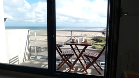 Breakfast with seaview