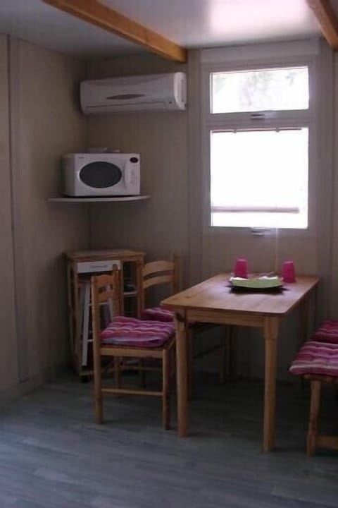 Charming little chalets in the mountains and only 15 minutes from the sea Chalet in Zonza