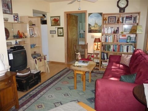 living room beautifully decorated with many books to read while visiting