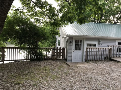 Front of Grandmas Getaway