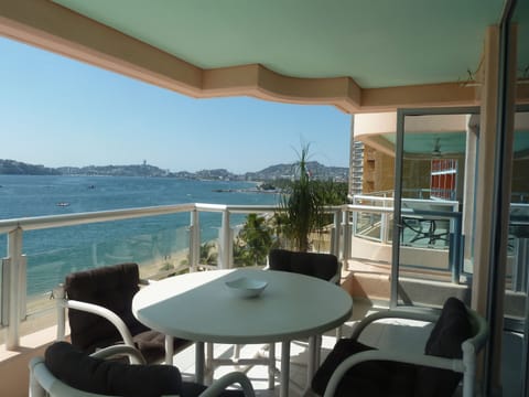 Enjoy breakfast  on the terrace.