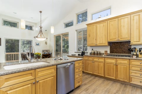 Fully equipped kitchen and ample counter space