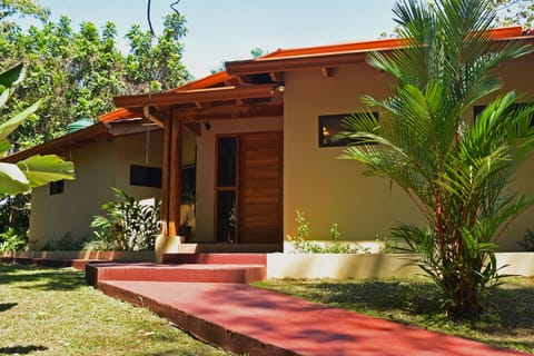 Casa Paraiso Verde




House Front
