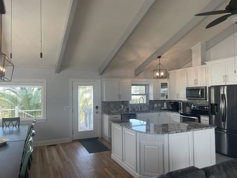 Fully updated kitchen