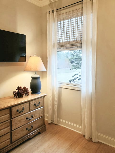 3rd floor Bedroom 4 Lake View Queen bed with attached bath. 