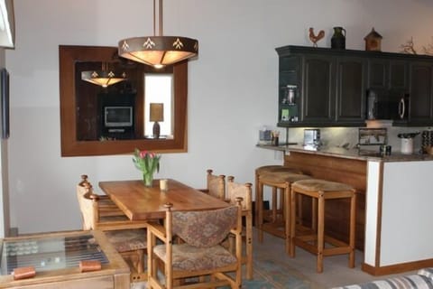 Dining area and breakfast bar.
Bench seating too.