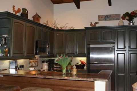 Kitchen has everything you need.