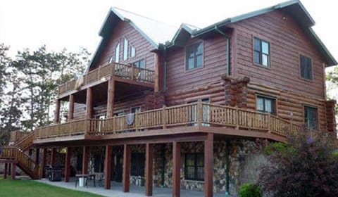 Back view of lodge