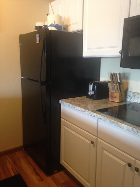 Fridge with ice maker